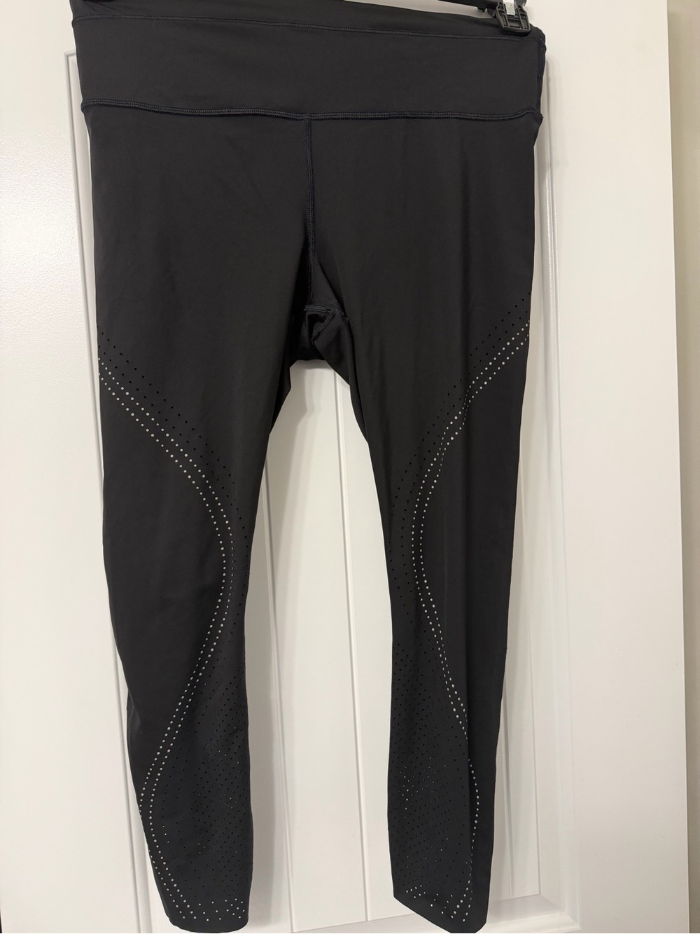 Athleta Black Accelerate Lasercut 7/8 Tight